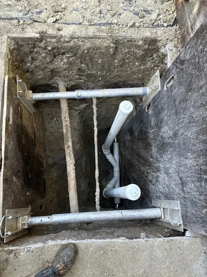 Experienced plumber completing Drain Cleaning work in Oak Forest